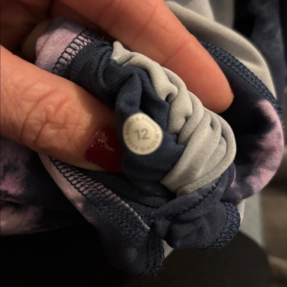 lululemon athletica Tie-Dye Leggings - Pink and Blue - Picture 3 of 4